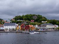 Blick von der Adolph Tiedemands Brücke auf den kleinen Ort Mandal